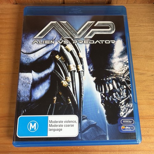 Alien vs. Predator (2004) disc cover